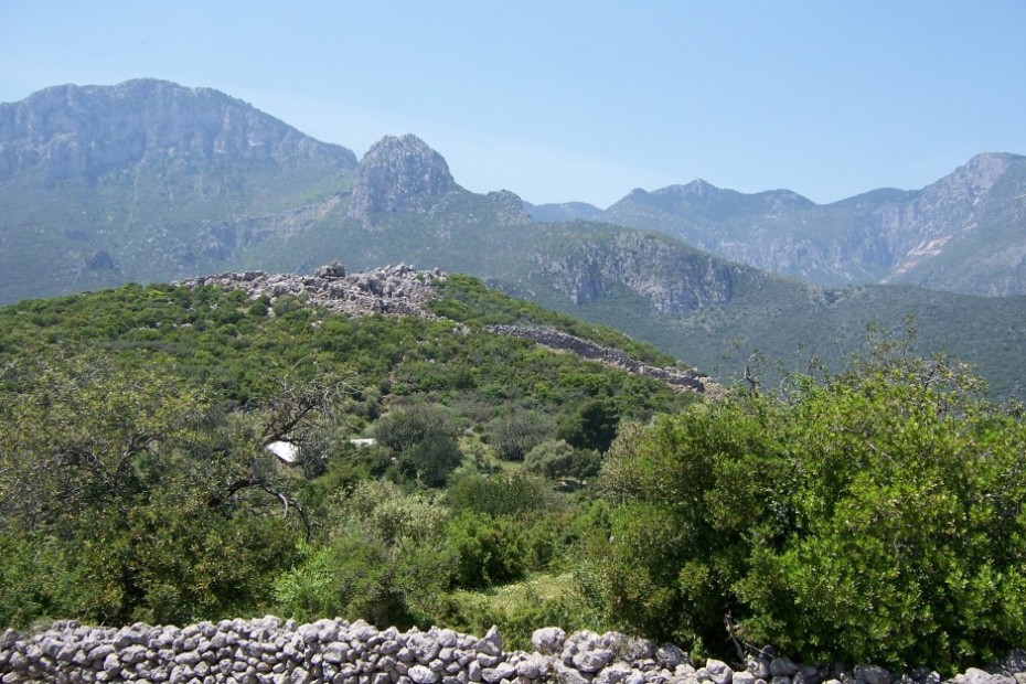 Η ακρόπολη των αρχαίων Κυφάντων από ανατολικά