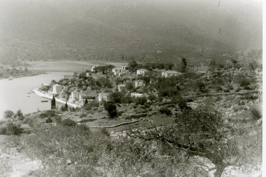 Άποψη του οικισμού Γέρακα από την αρχαία πόλη του Ζάρακος